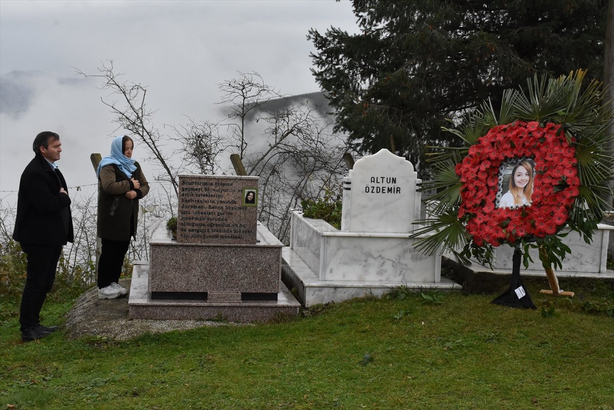 Ceren Özdemir vefatının 3 üncü yılında mezarı başında anıldı #5