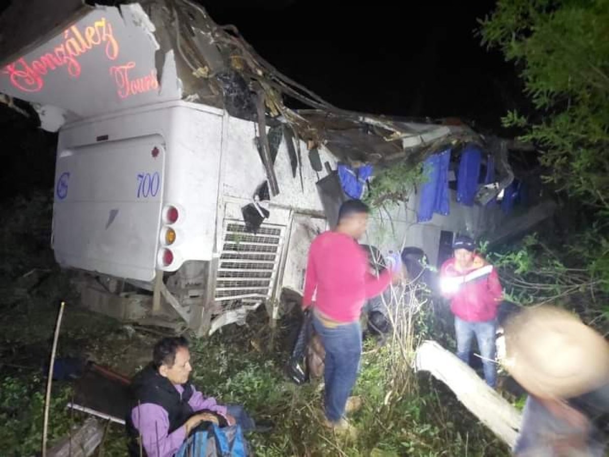 Meksika’da otobüs uçuruma yuvarlandı: 3 ölü, 36 yaralı #4