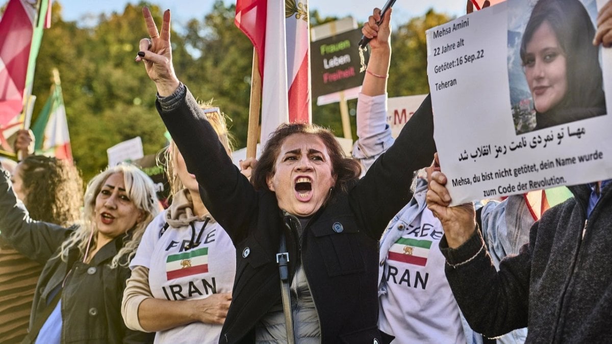 İran da devrim protestoları sonuç veriyor  #5