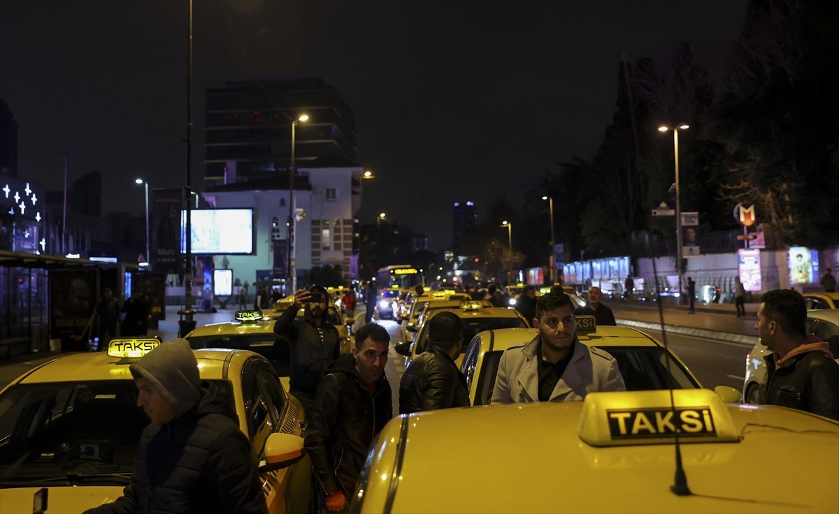 İstanbul da taksi şoförlerinden protesto eylemi #1
