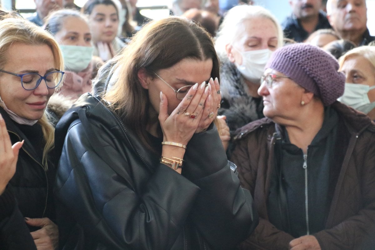 Özge Ulusoy’un babası için Ankara’da cenaze töreni düzenlendi #2