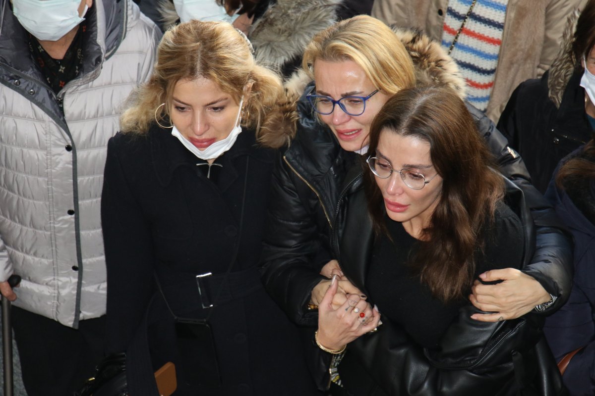 Özge Ulusoy’un babası için Ankara’da cenaze töreni düzenlendi #6