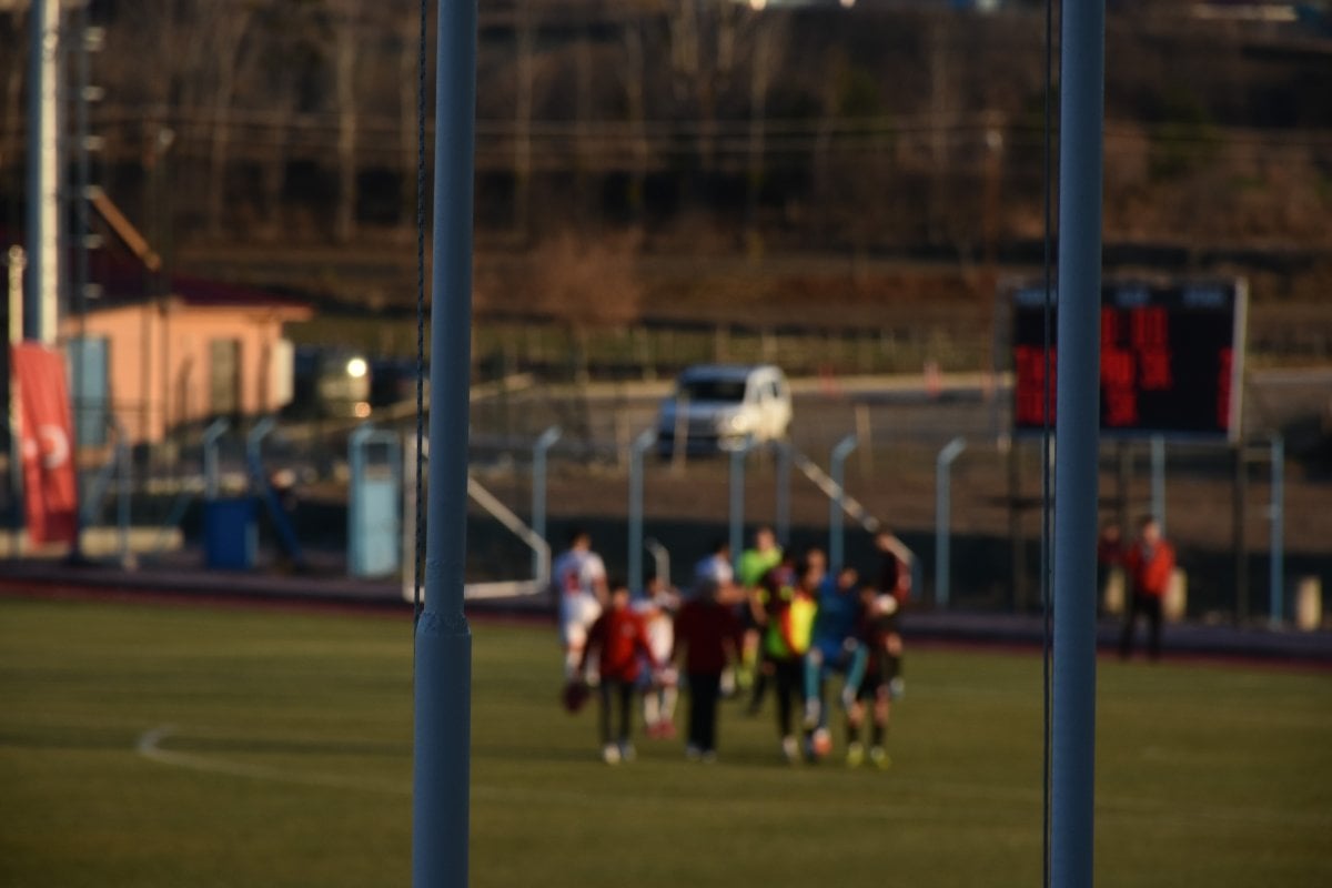 Kastamonu da futbol maçında rakibi ile çarpıştı: Elmacık kemiği kırıldı #4