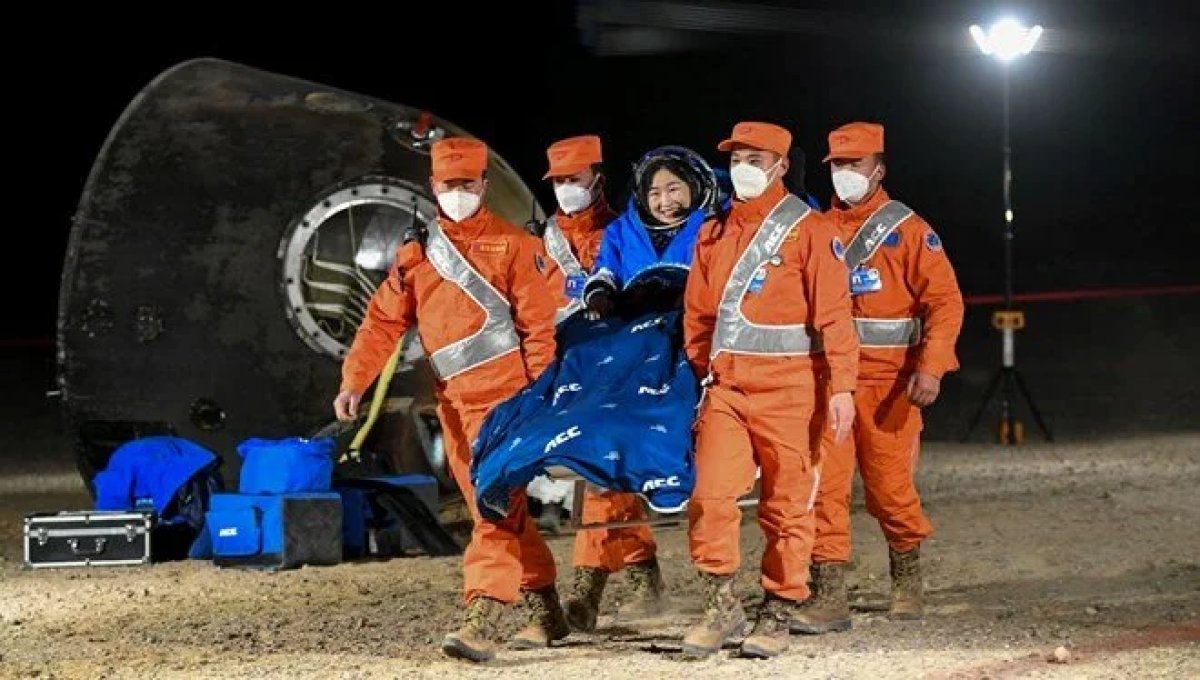Çin in uzay istasyonundaki ekibi Dünya ya indi #2