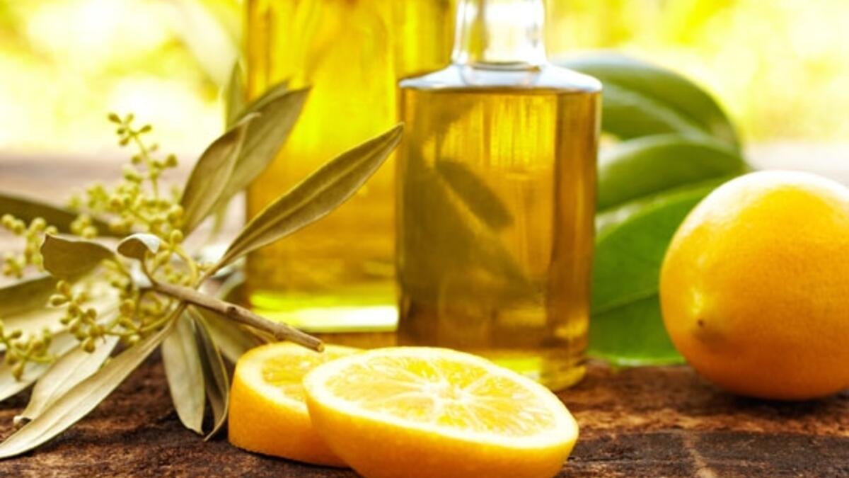 O zehiri vücuttan atıyor! Zeytinyağına iki damla limon sıkın!  #4