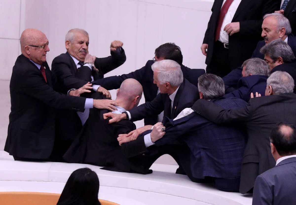 Meclis te yaralanan Hüseyin Örs elektroşokla hayata döndürüldü #2