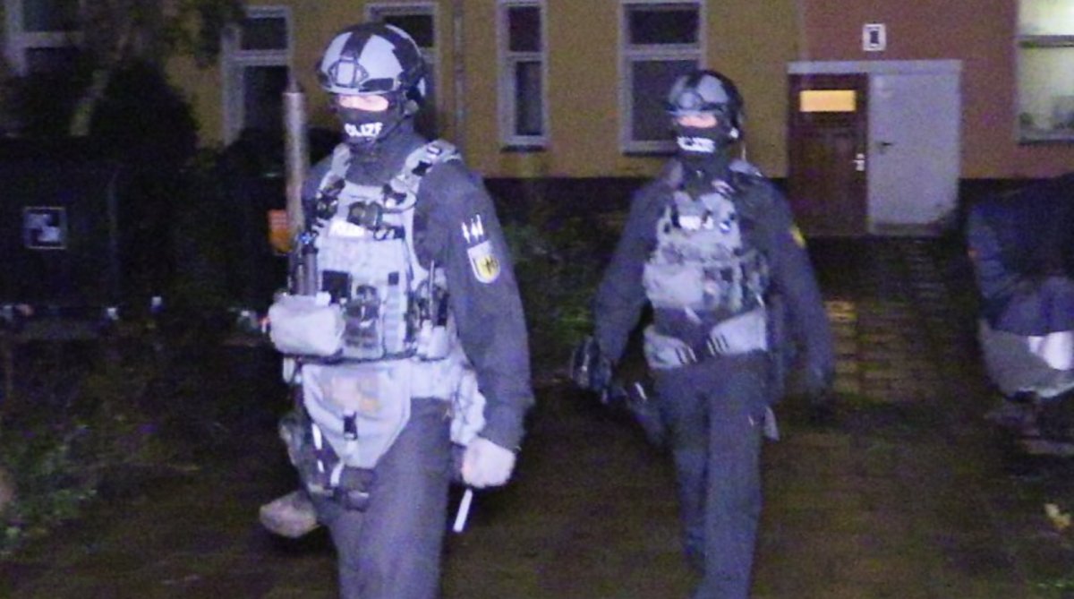 Almanya da darbe planlayan Nazilere polis operasyonu #8