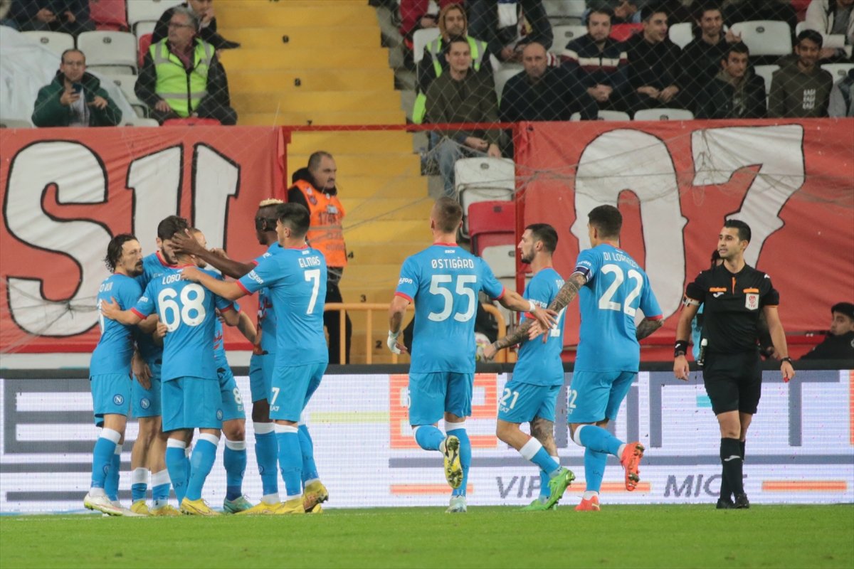 Antalyaspor, hazırlık maçında Napoli ye 3-2 yenildi #2