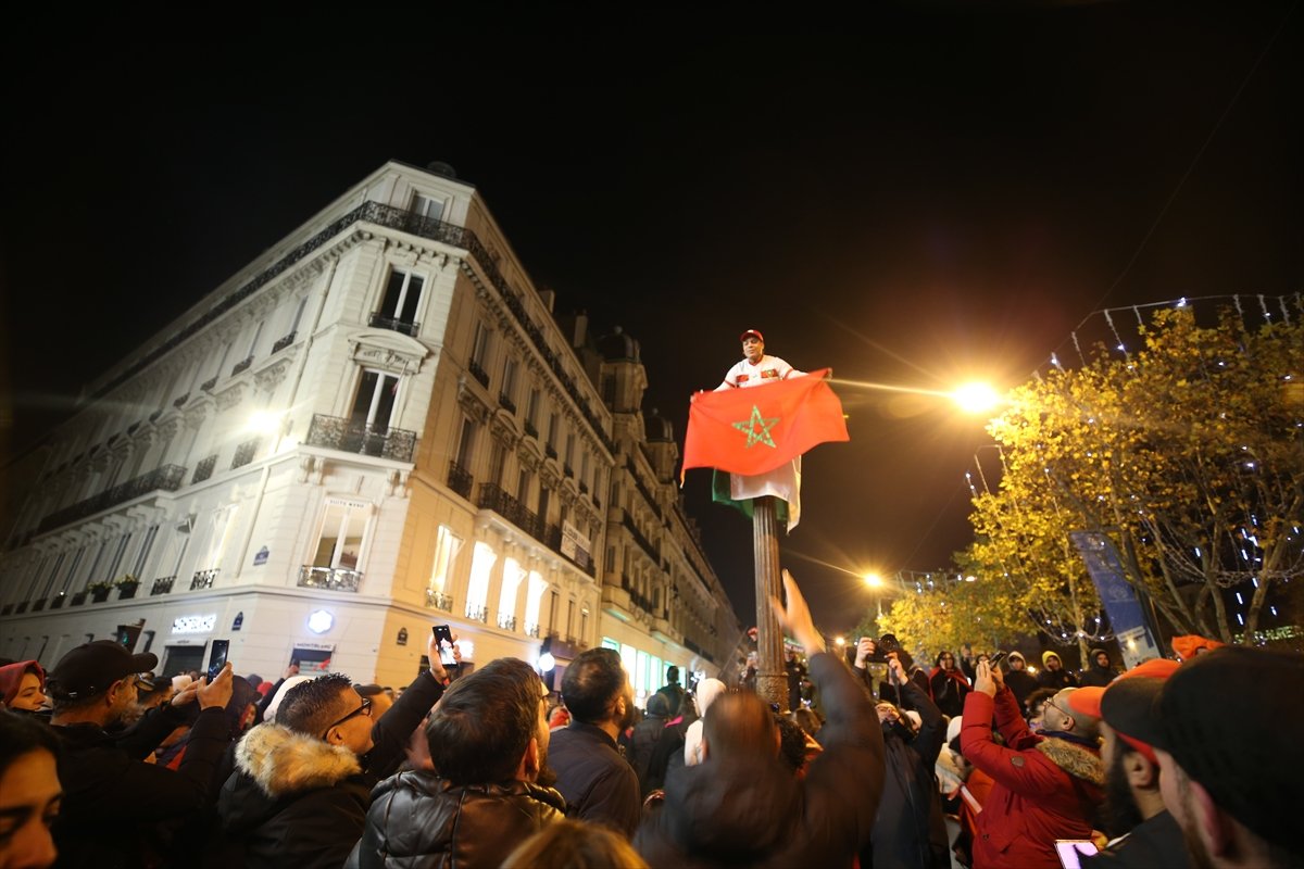 Fransa - Fas karşılaşması öncesi Paris te olaylı gece #2