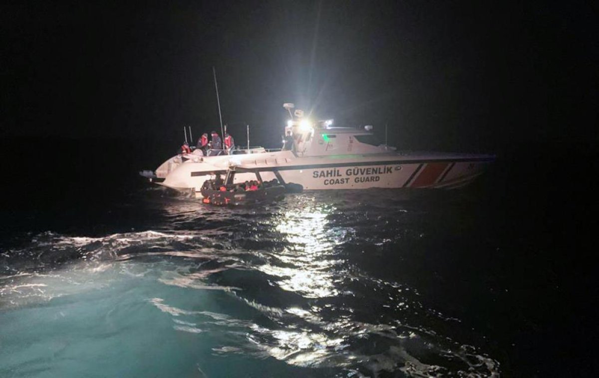 Muğla'da 40 düzensiz göçmen kurtarıldı #1
