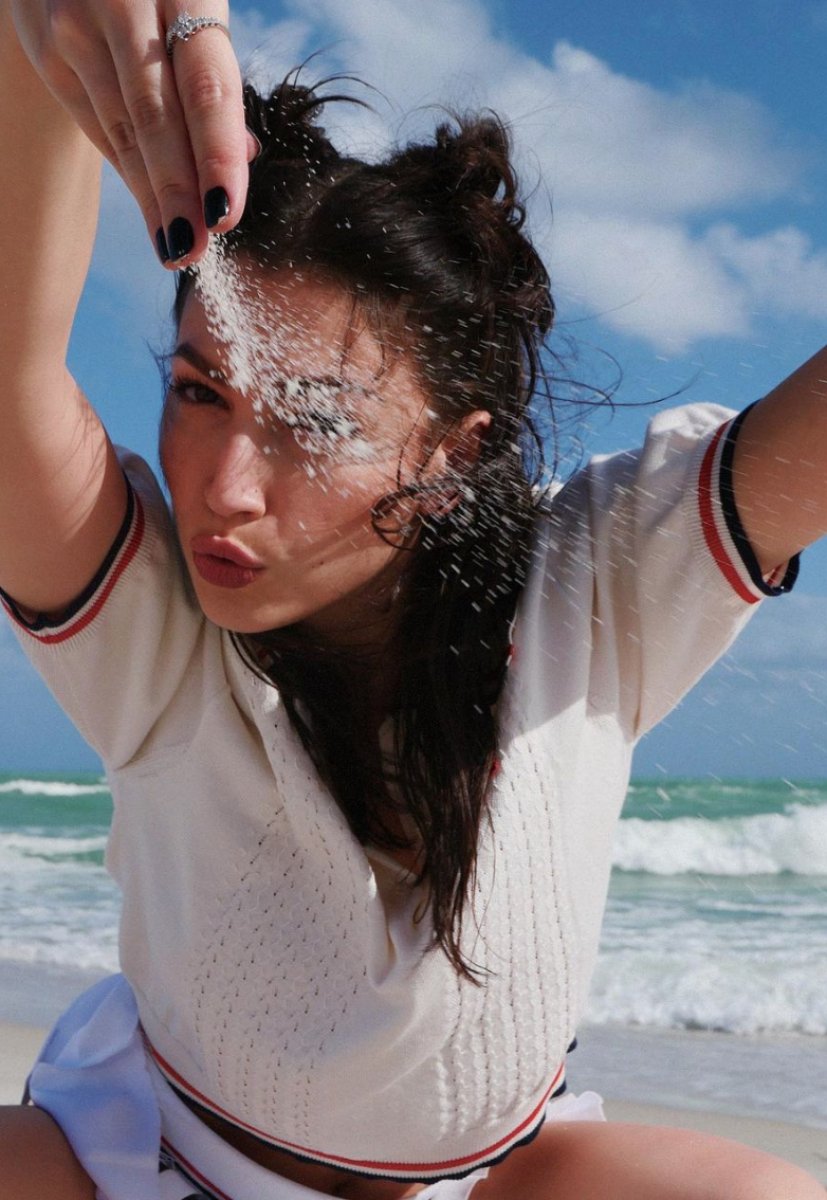 Mini eteğiyle nefes kesti! La Casa De Papel in Tokyo su Ursula Corbero cesur pozlarıyla mest etti! #4