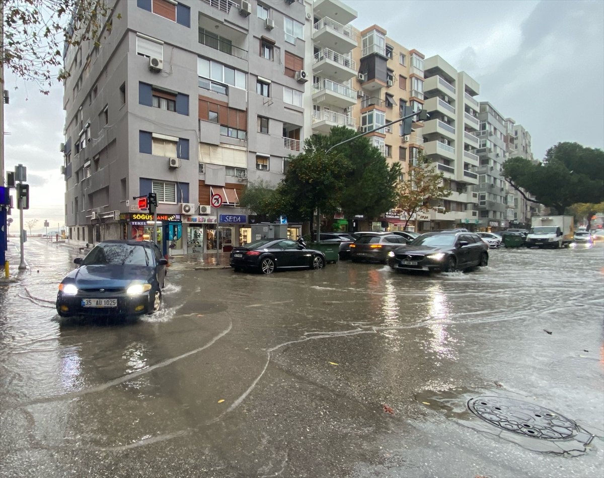 İzmir de sağanak yağış etkili oldu #16