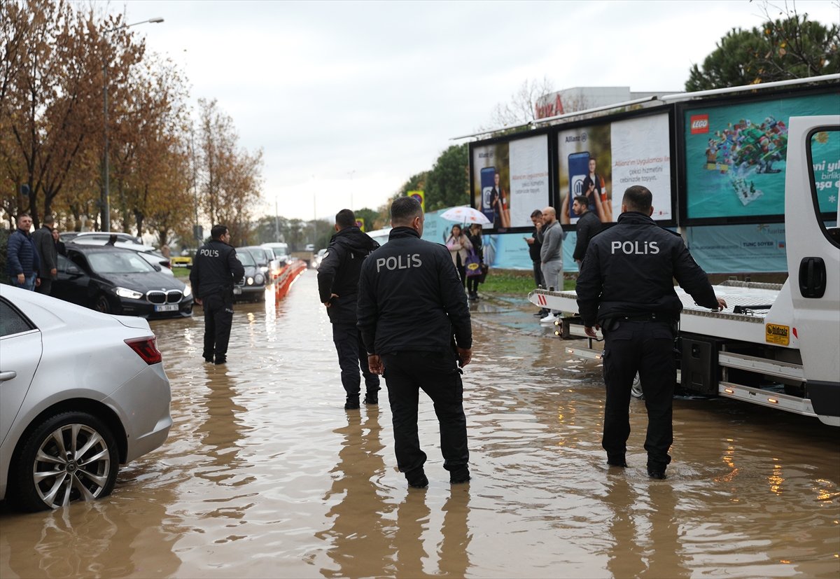 İzmir de sağanak yağış etkili oldu #13