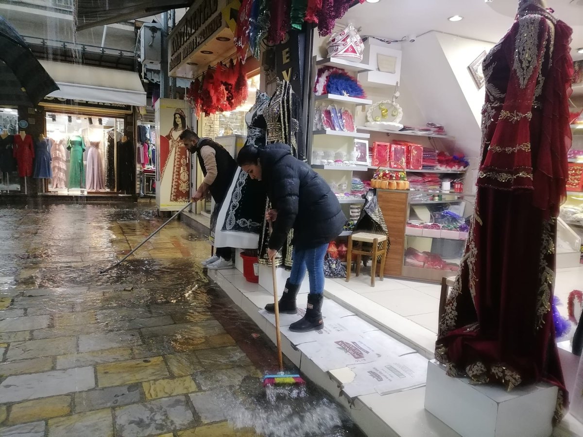 İzmir de sağanak yağış etkili oldu #7