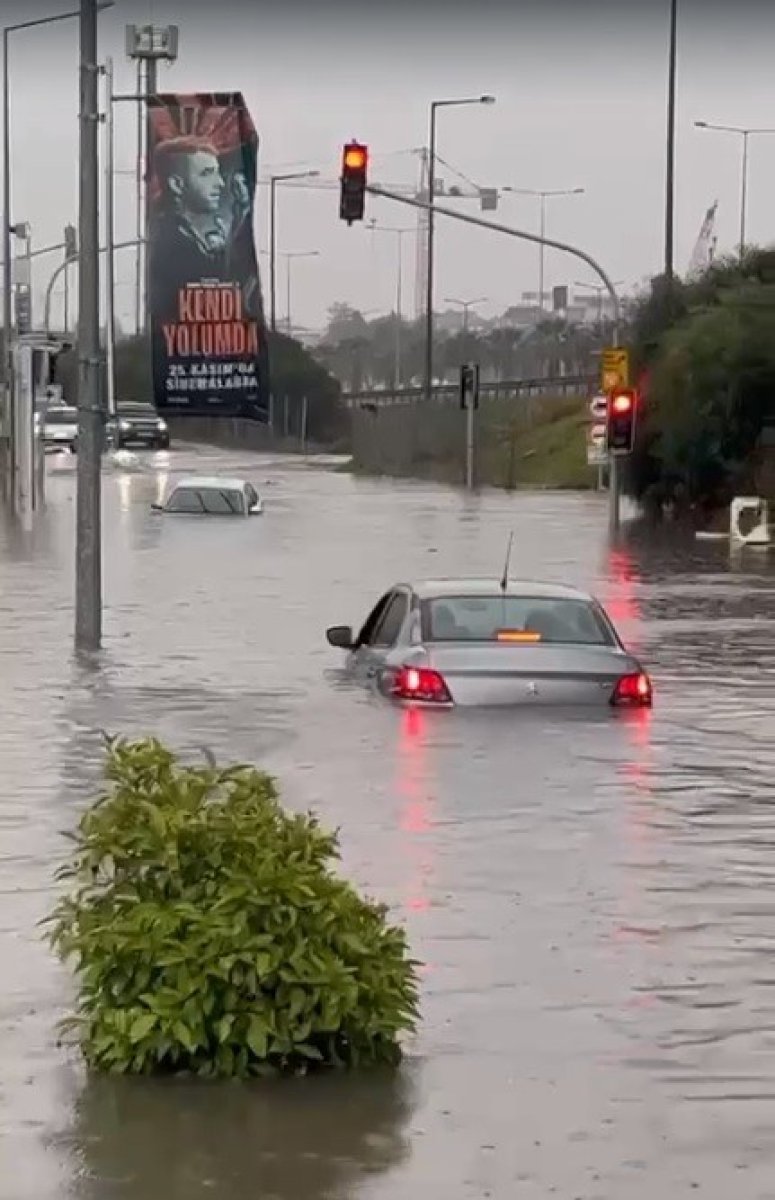 İzmir de sağanak yağış etkili oldu #19