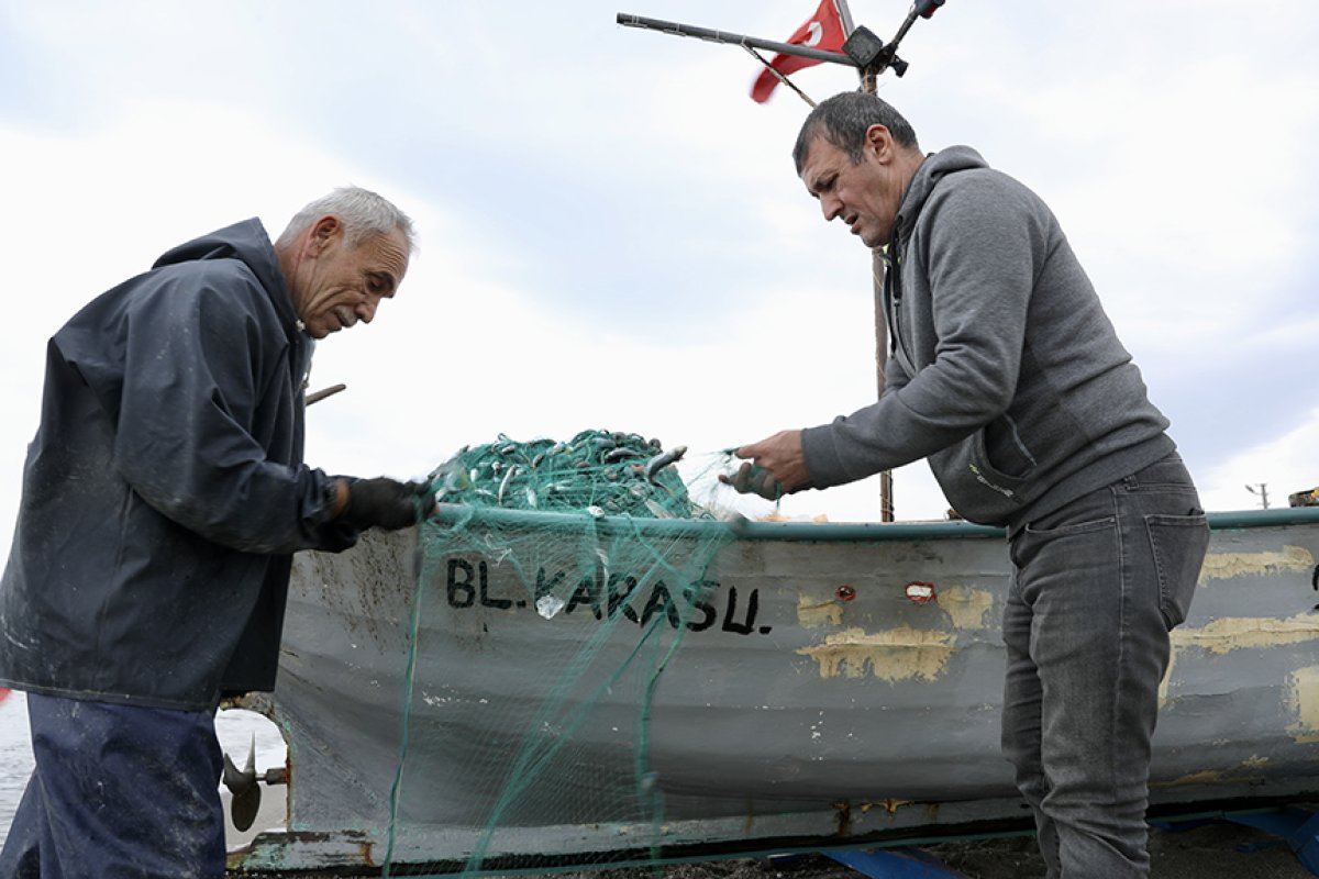 Karadeniz in sahil köyünde geleneksel balıkçılıkla geçim mücadelesi #3