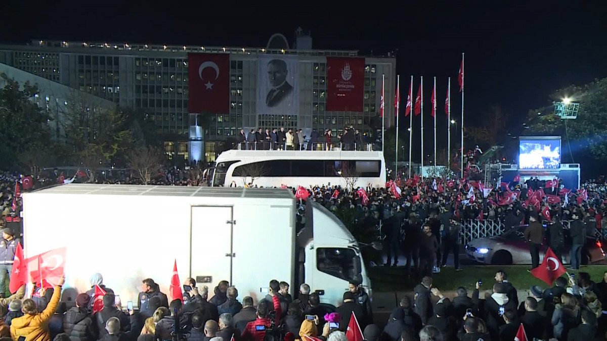 Ekrem İmamoğlu siyasi yasak kararından sonra Saraçhane de konuştu #1