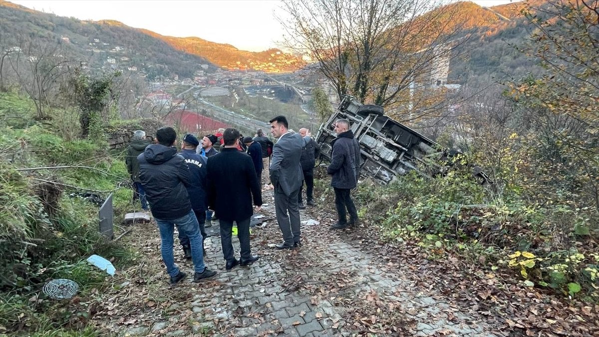 Zonguldak ta öğrenci servisi şarampole devrildi: 1 ölü, 19 yaralı #4