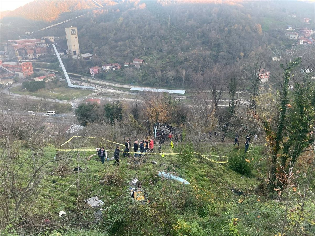 Zonguldak ta öğrenci servisi şarampole devrildi: 1 ölü, 19 yaralı #2