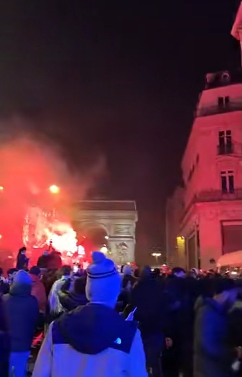 Fransa nın Fas ı yenmesi sonrası Paris sokakları karıştı #2
