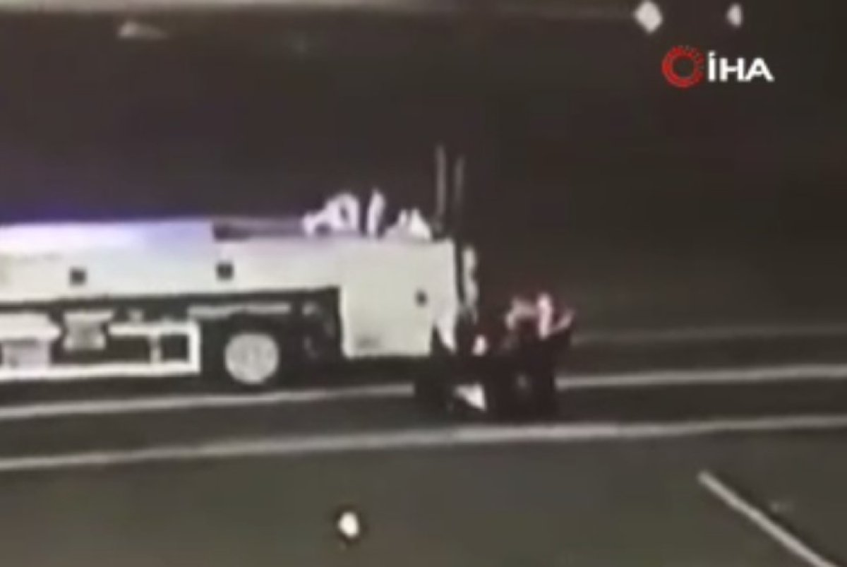 ABD’de hava yolu çalışanı kadına kamyon çarptı  #3