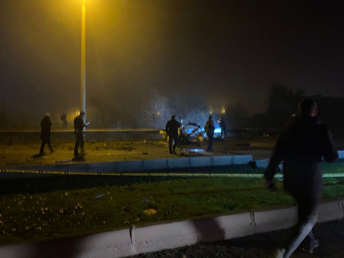 Diyarbakır da polis servis aracına bombalı saldırı: 1 sivil, 8 polis yaralı #5