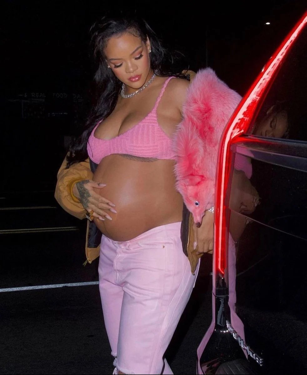 Rihanna 8 aylık oğlunu paylaştı #6