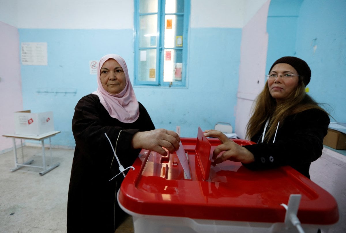 Tunus ta seçimlere düşük katılım sonrası gözler Cumhurbaşkanı Said e çevrildi #4