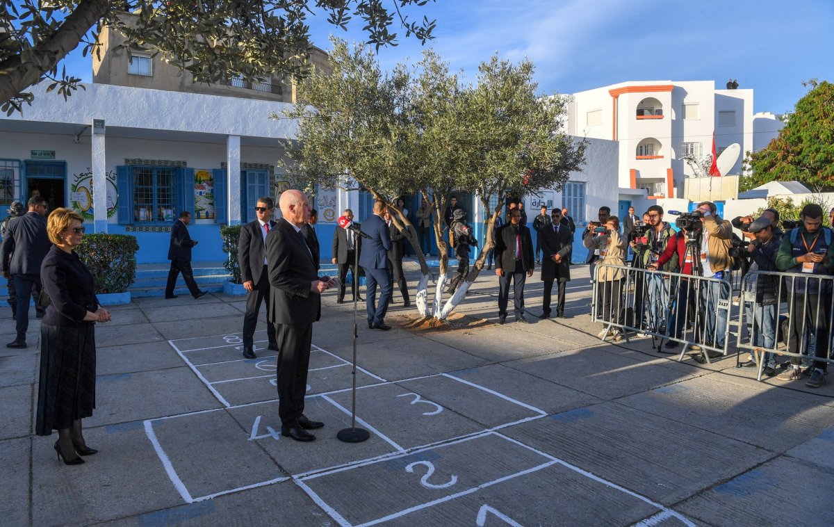 Tunus ta seçimlere düşük katılım sonrası gözler Cumhurbaşkanı Said e çevrildi #5