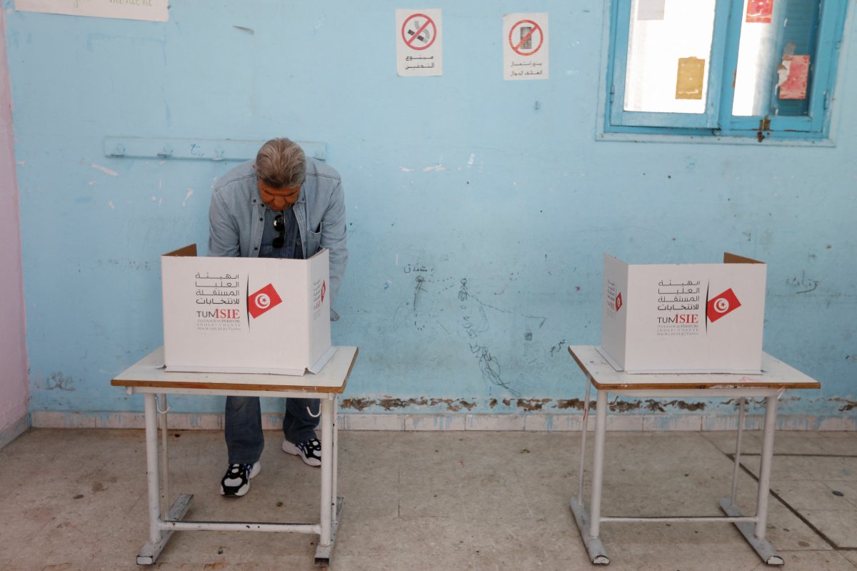 Tunus ta seçimlere düşük katılım sonrası gözler Cumhurbaşkanı Said e çevrildi #1