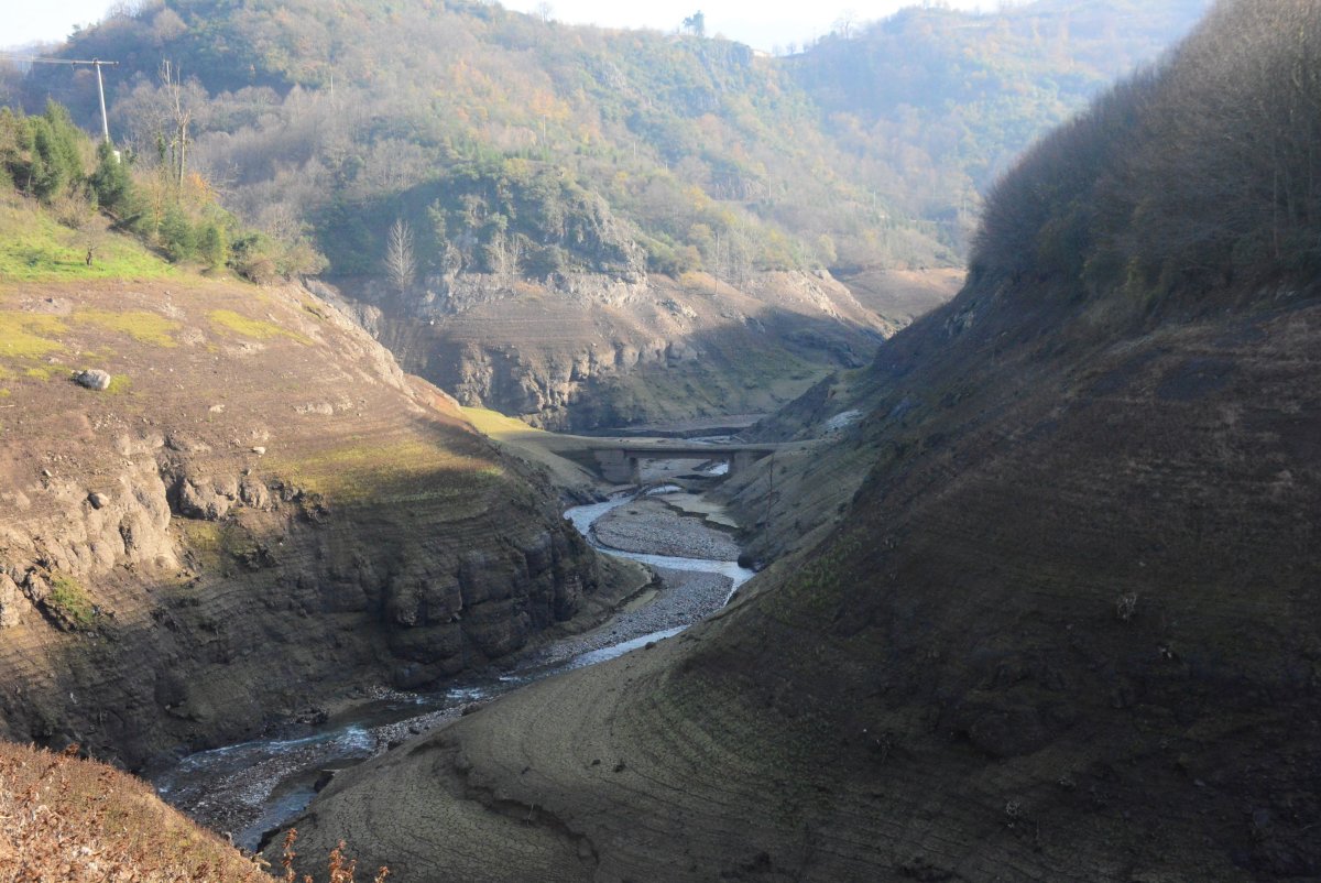 Yuvacık Barajı nda su seviyesi yüzde 15 e geriledi  #5