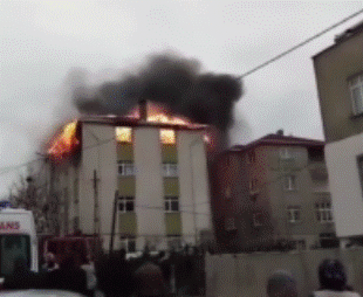 Büyükçekmece de apartmanda çıkan yangın söndürüldü #2