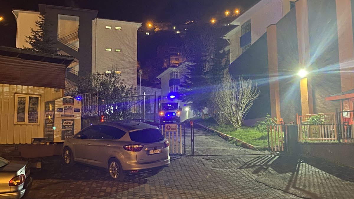 Zonguldak’ta 24 öğrenci gıda zehirlenmesi şüphesiyle hastaneye kaldırıldı #2