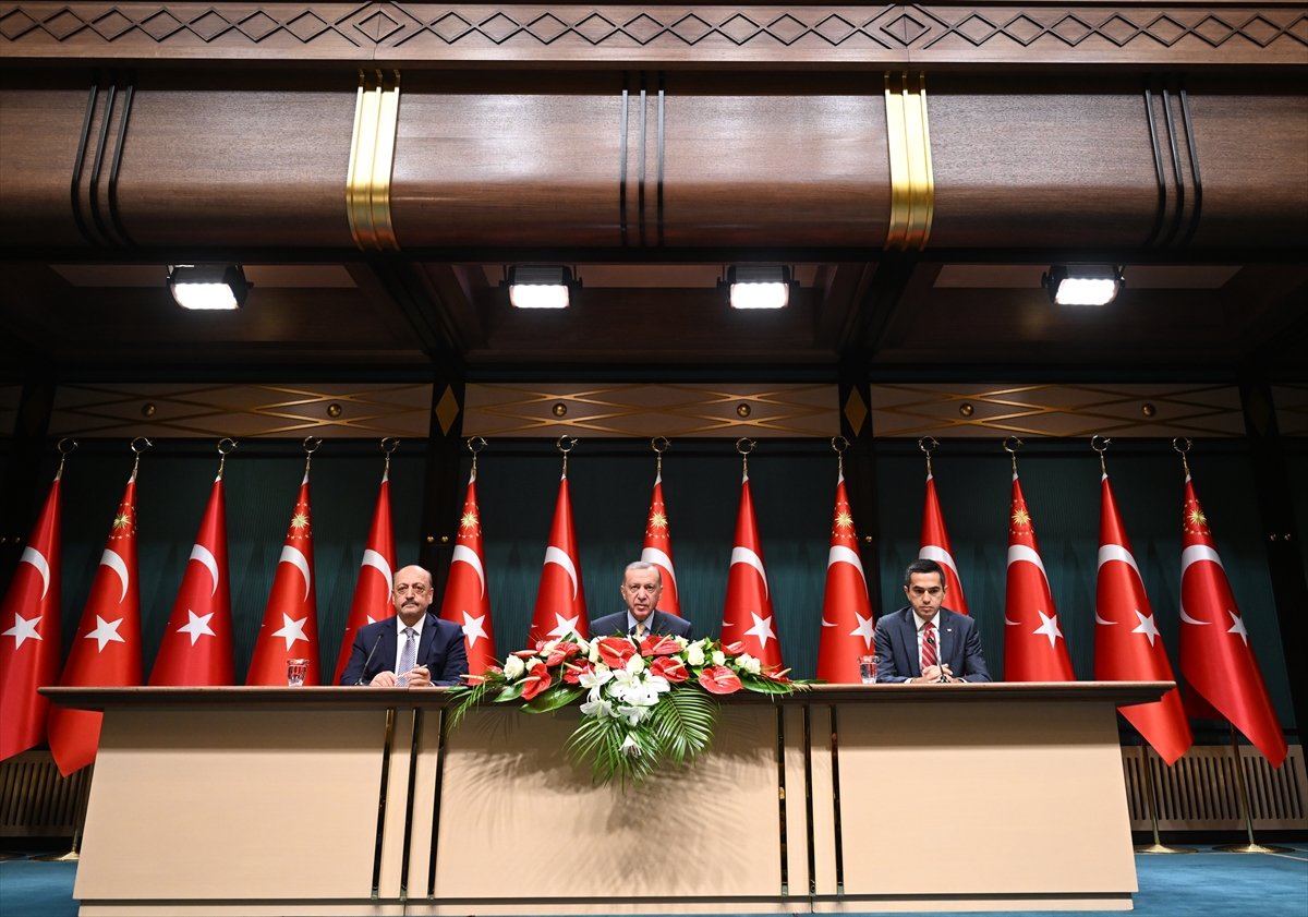 Cumhurbaşkanı Erdoğan: Asgari ücrette yine ara düzenleme yapabiliriz #1