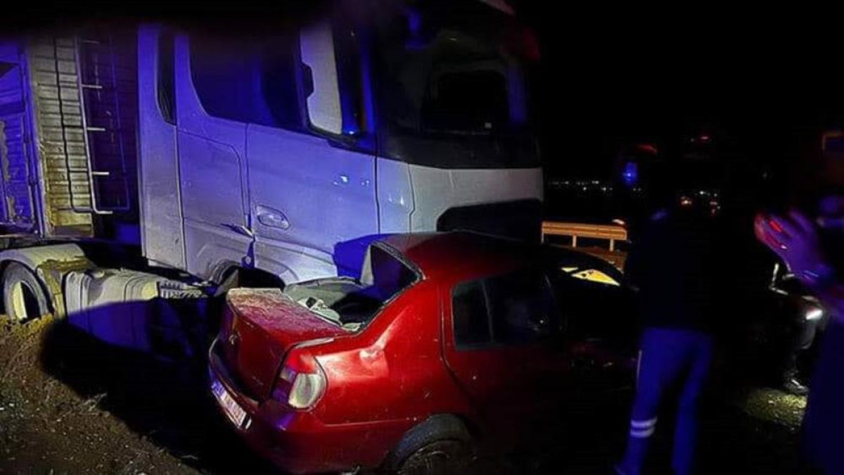 Hatay’da kamyonla otomobil çarpıştı: 2 ölü #2