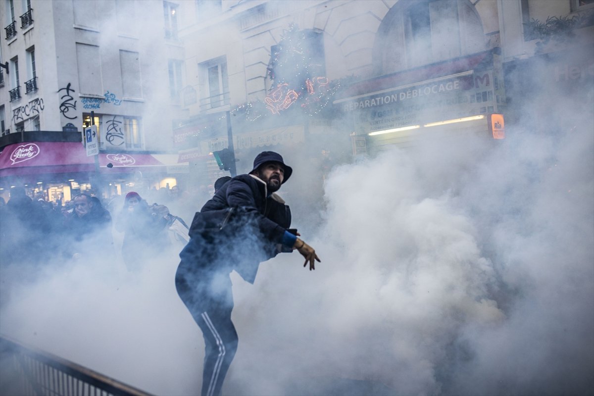 Paris te terör örgütü PKK destekçileri polisle çatıştı #1