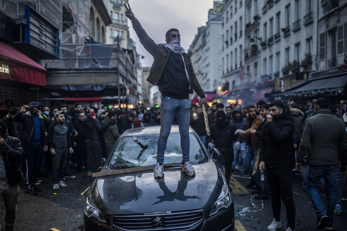 Paris te terör örgütü PKK destekçileri meydanları savaş alanına çevirdi #5