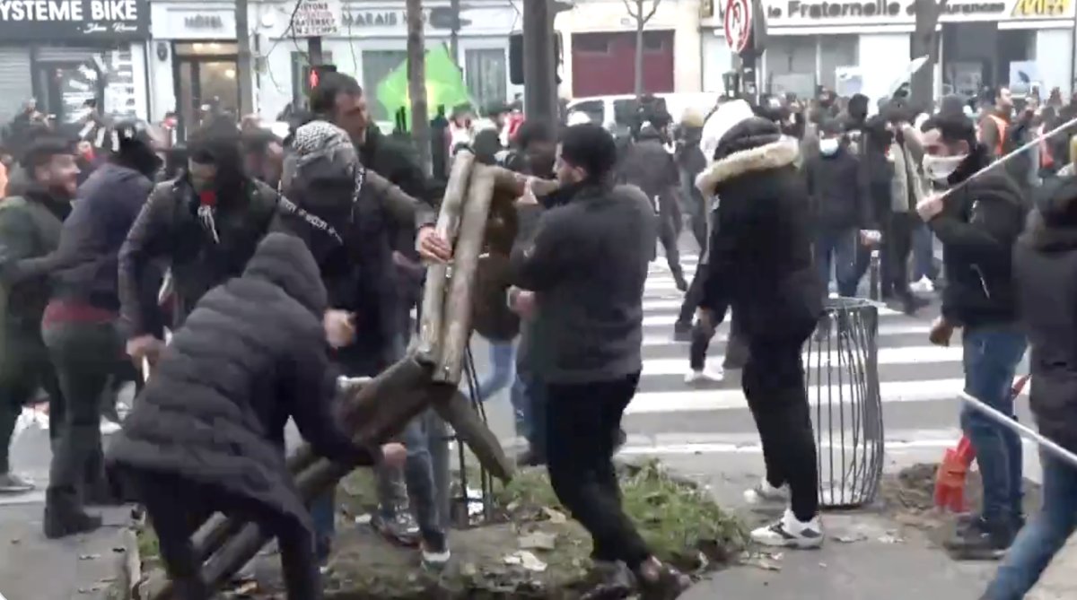 Paris’te PKK’lılar büyük tahribata yol açtı #1