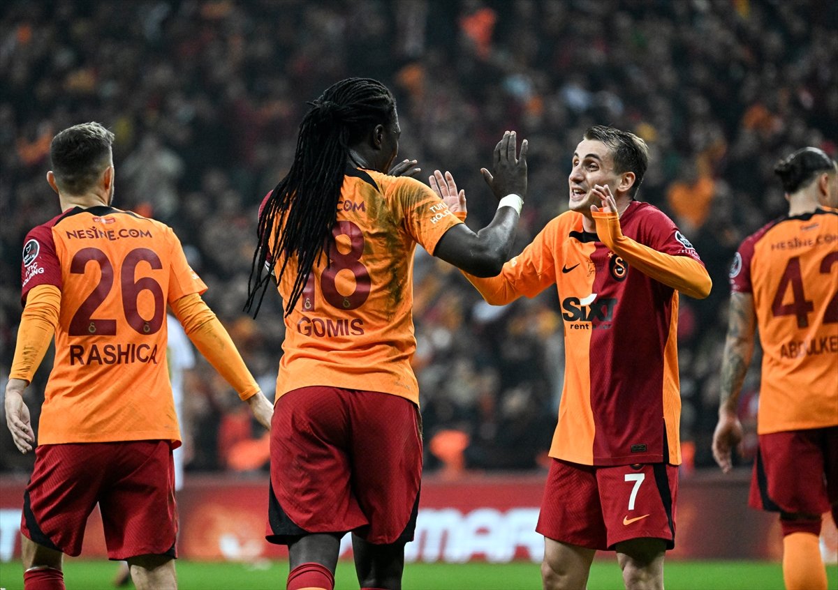 Galatasaray, İstanbulspor u yenerek liderliğe yükseldi #2