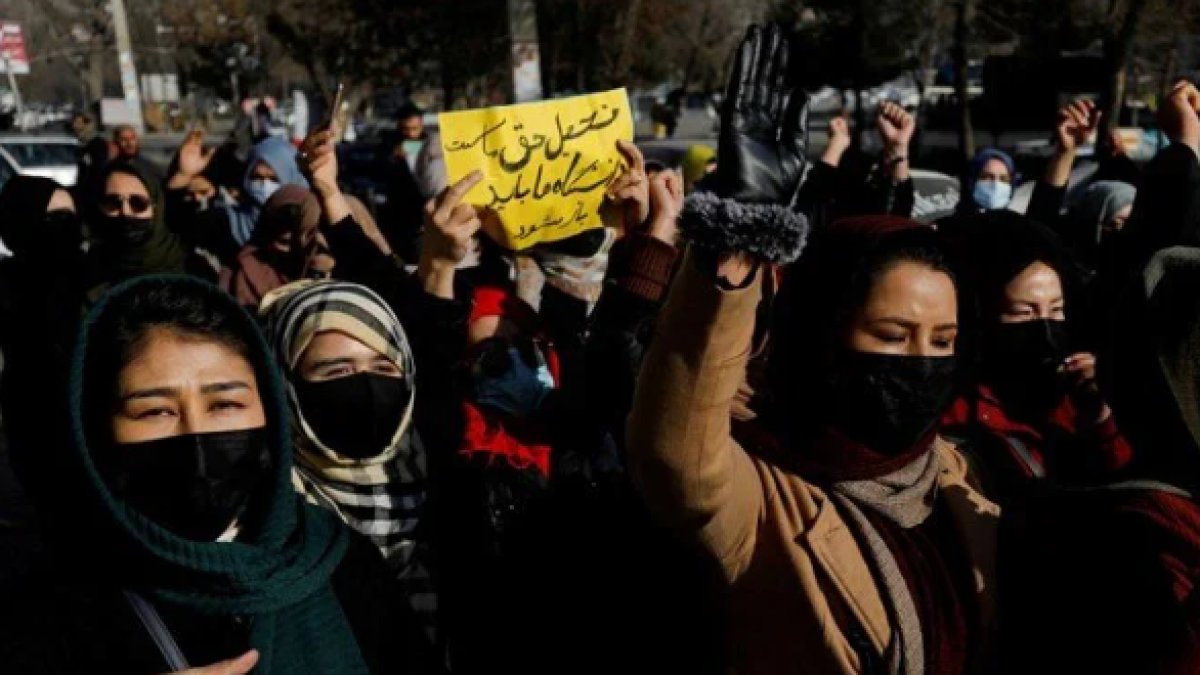 Taliban, kadınların sivil toplum kuruluşlarında çalışmasını yasakladı #1