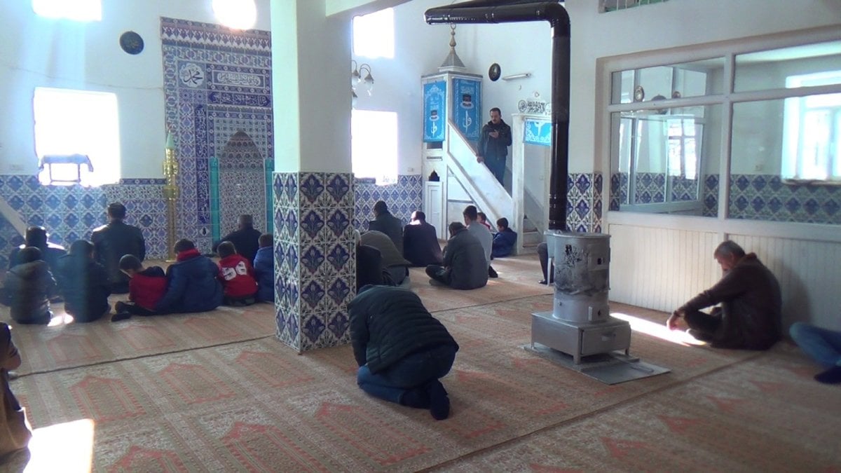 Kayseri de öğretmen, camide de imamlık yapıyor #2