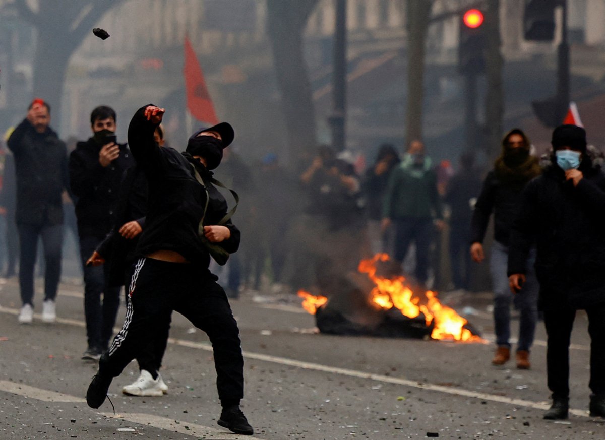 Fransız basını, Paris teki saldırıda Türkiye yi suçladı #4