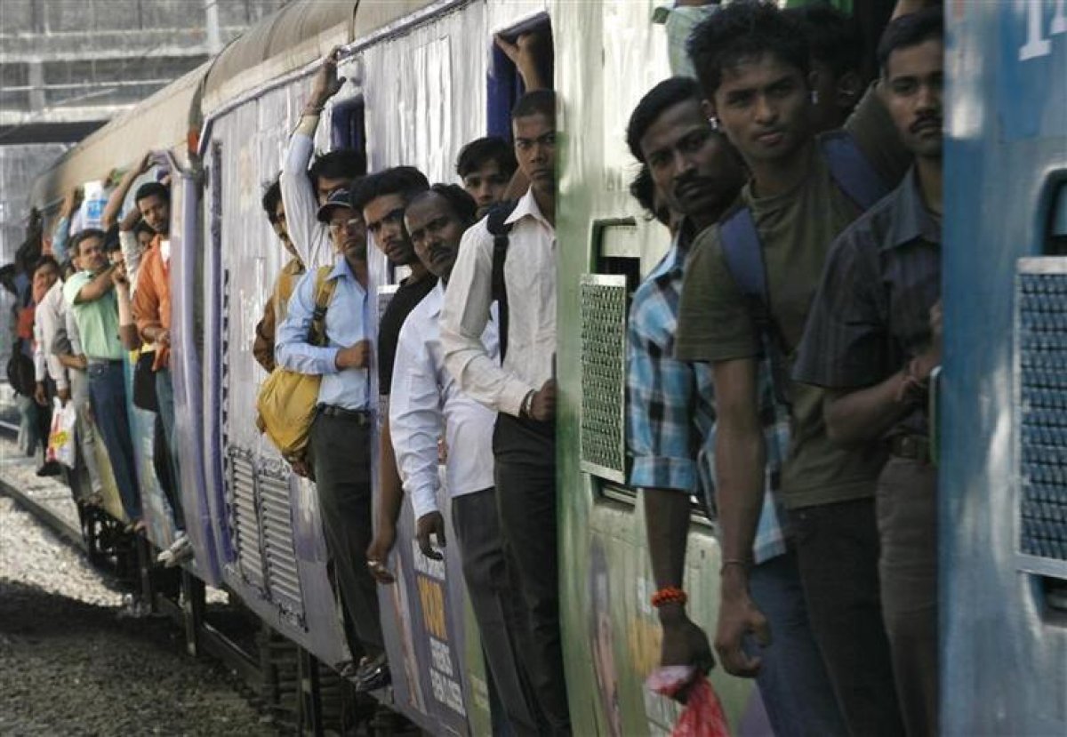 Hindistan’da 28 kişi, istihdam vaadiyle dolandırıldı #2