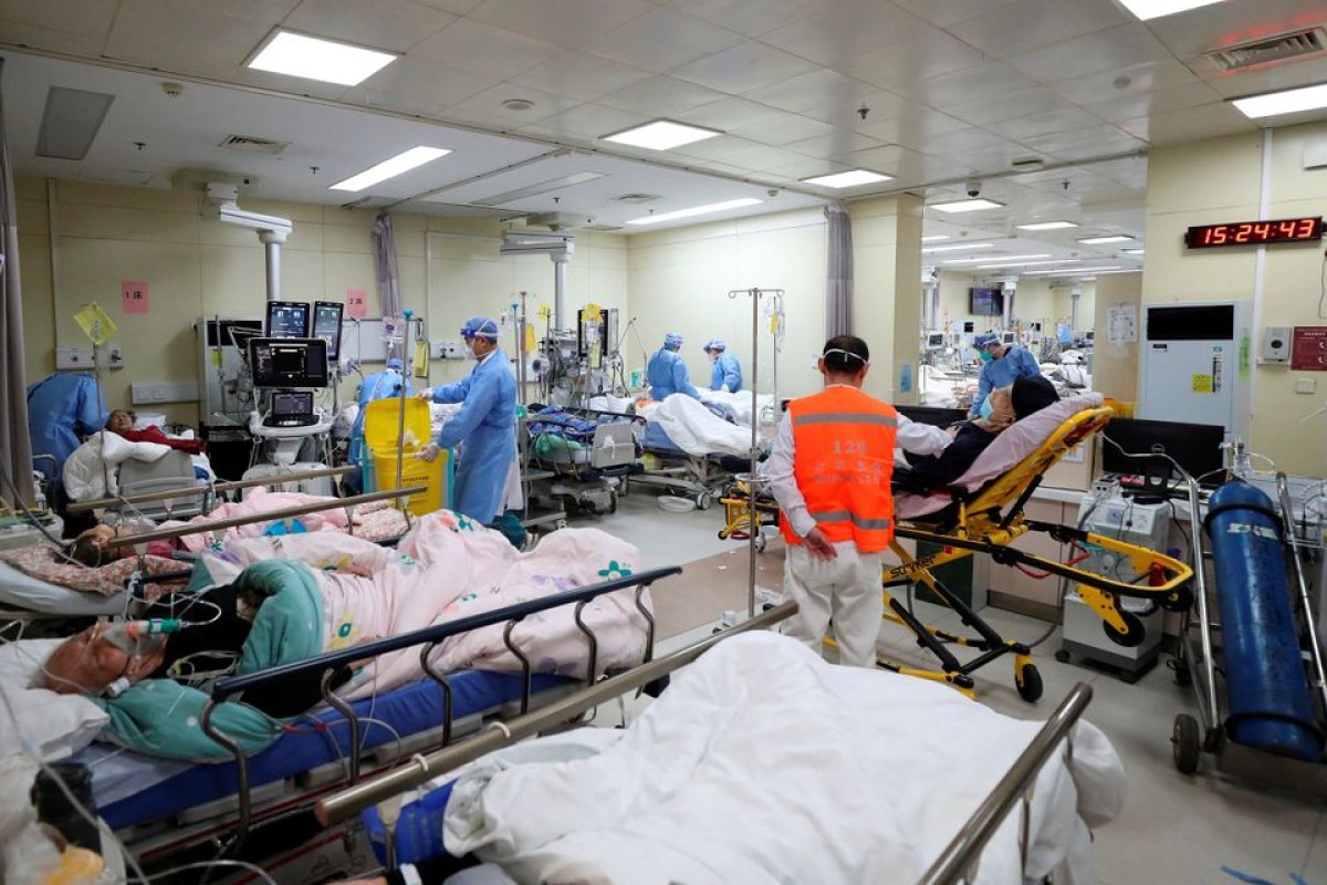 Çin de hastanelerde koronavirüs yoğunluğu yaşanıyor #1