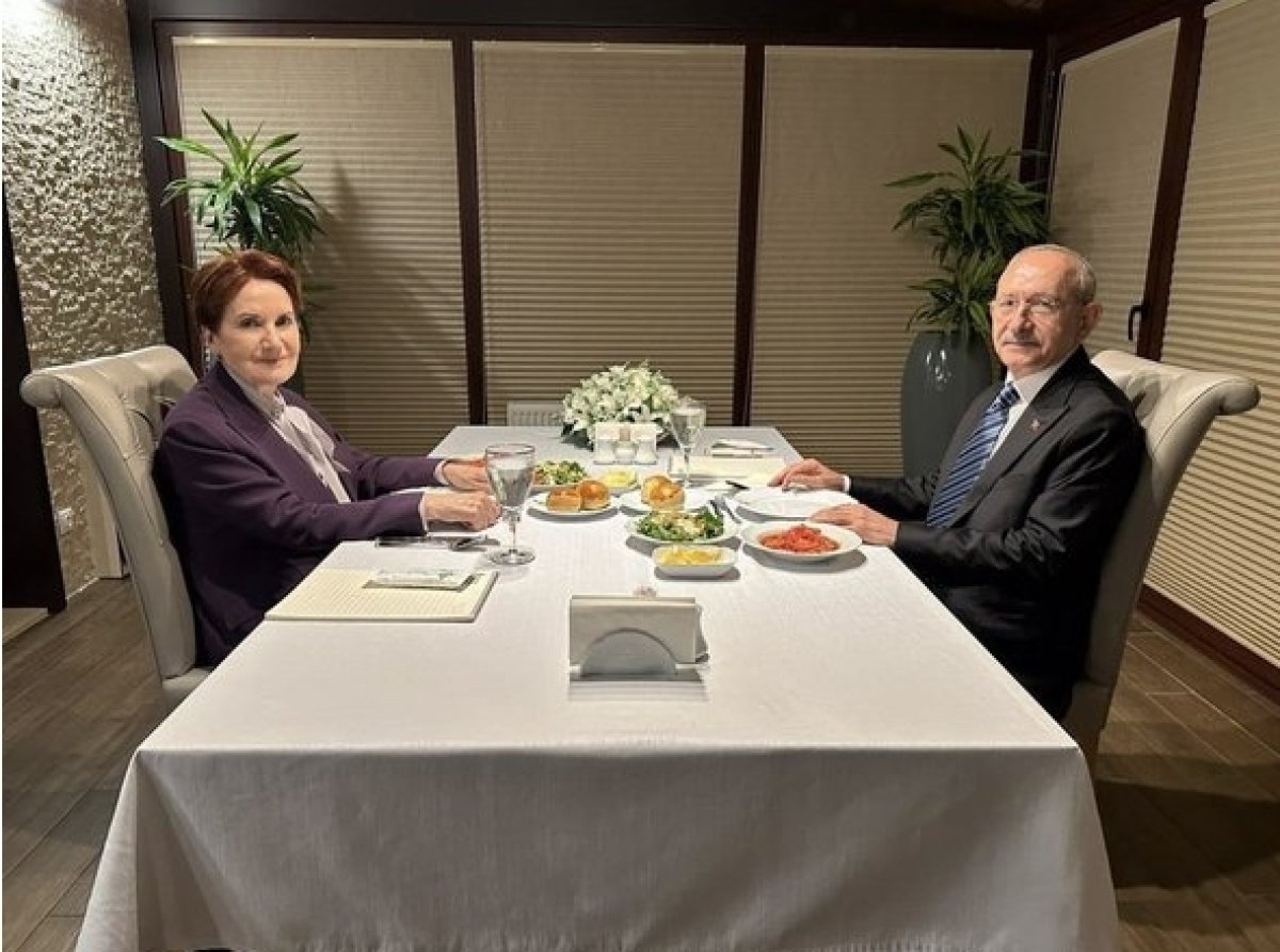 Davutoğlu: İki liderin bu masayı dağıtmaya hakkı yok #1