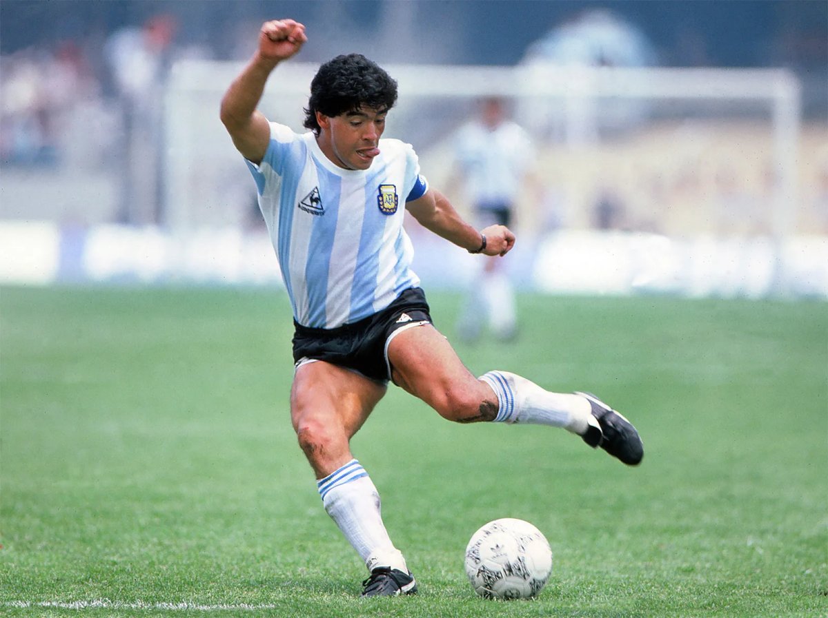 Yüzyılın kıyaslaması: Pele mi Maradona mı #3