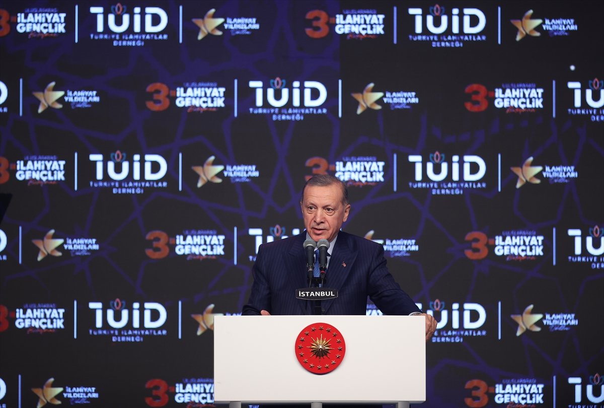 Cumhurbaşkanı Erdoğan dan başörtüsüne referandum çağrısı #4