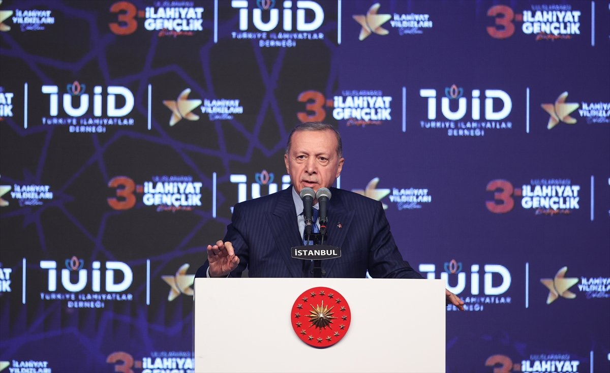 Cumhurbaşkanı Erdoğan dan başörtüsüne referandum çağrısı #2