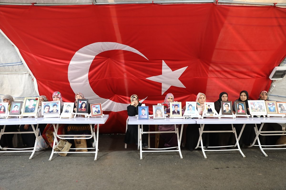 Diyarbakır anneleri, 2023 ün ilk gününde evlatları için nöbet tuttu #6