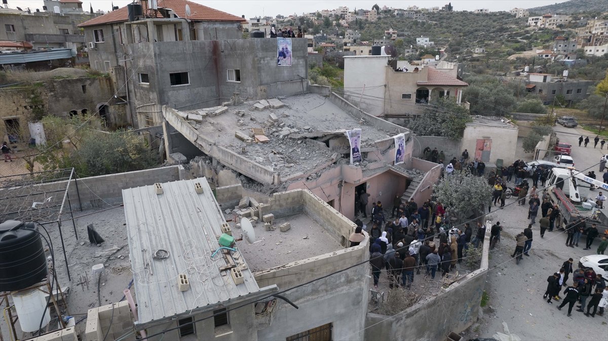 İsrail, Batı Şeria da Filistinlilerin evlerini yıktı #7
